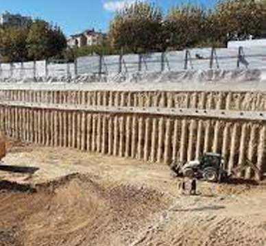 Bored pile retaining construction